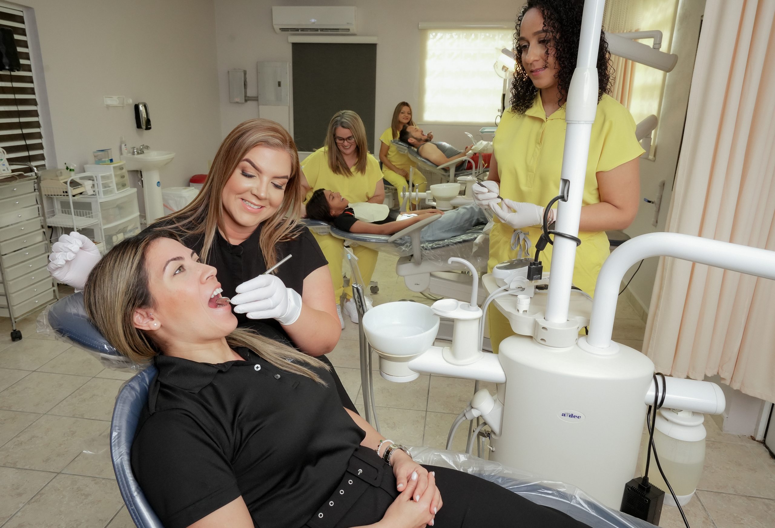 Dra. Mayra C. Gómez, dentista y Senior Master Provider de Fastbraces en Yabucoa